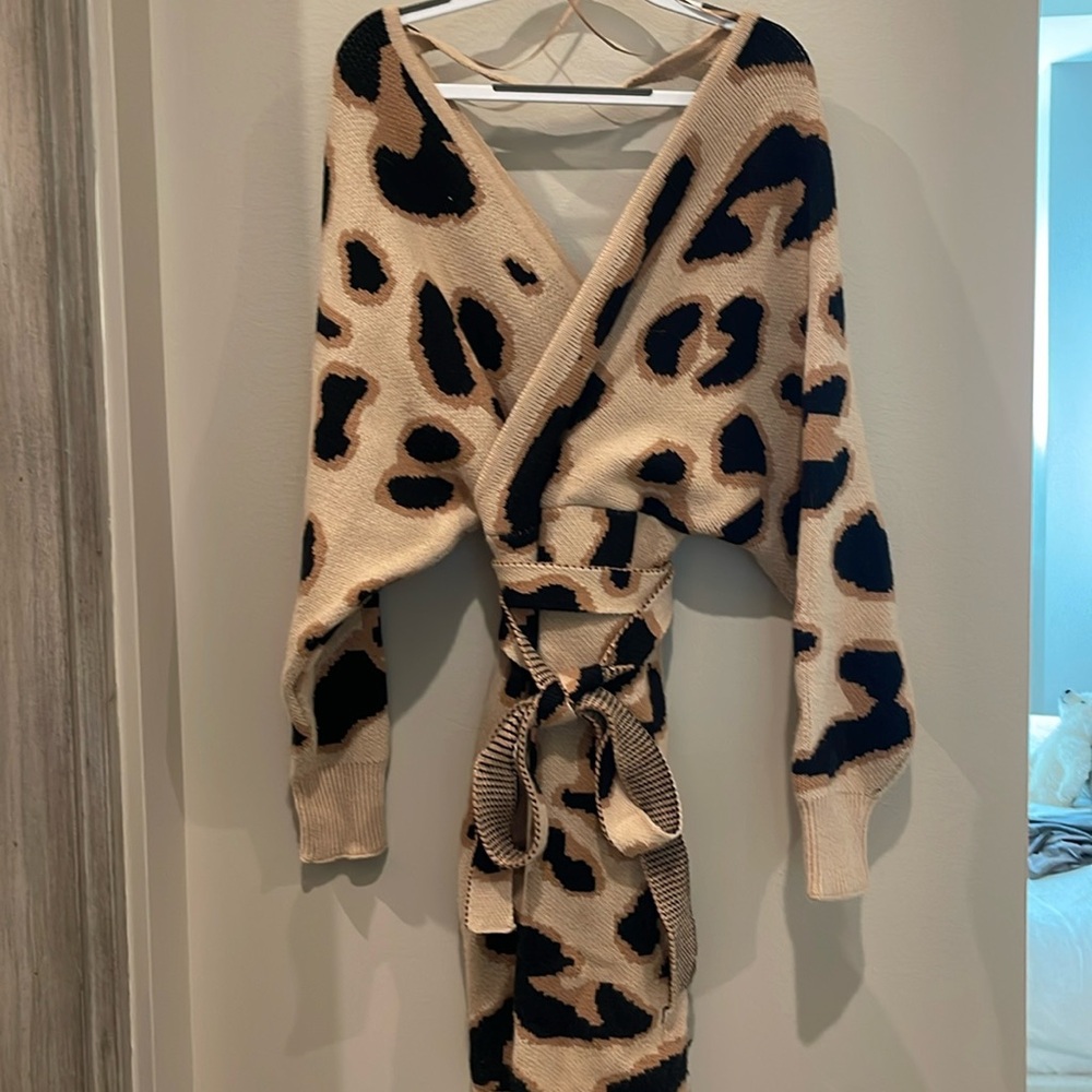 Oversized leopard body on knit dress